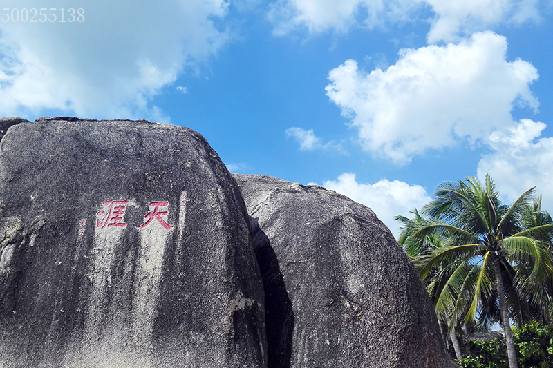 天涯海角:三亚的名气景点,就是一片海滩加几块大石头,个人觉得没有